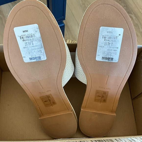 NEW IN BOX DOLCE VITA SIZE 8 SANDAL. STYLE IS ANJANI. COLOR IS IVORY RAFFIA. - Picture 4 of 6